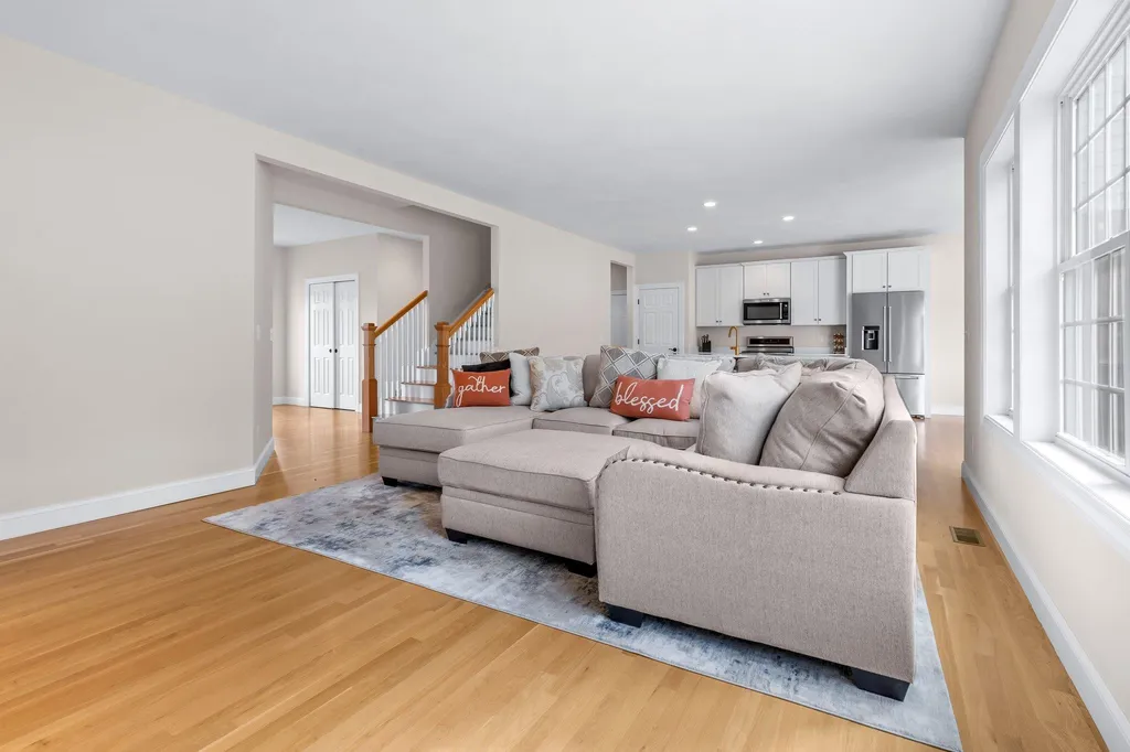 143 Brookview Drive Hooksett NH 03106