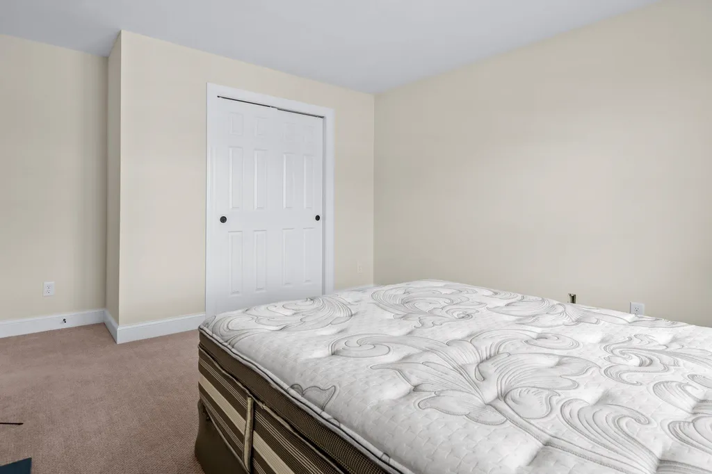 143 Brookview Drive Hooksett NH 03106