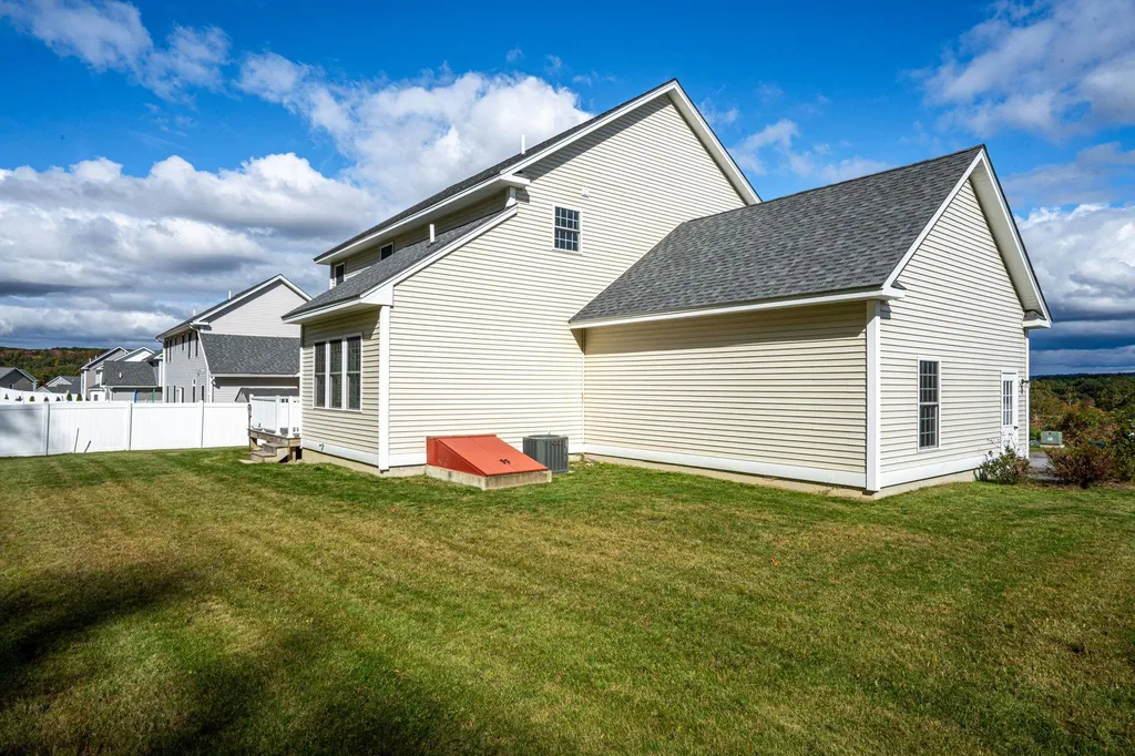 143 Brookview Drive Hooksett NH 03106