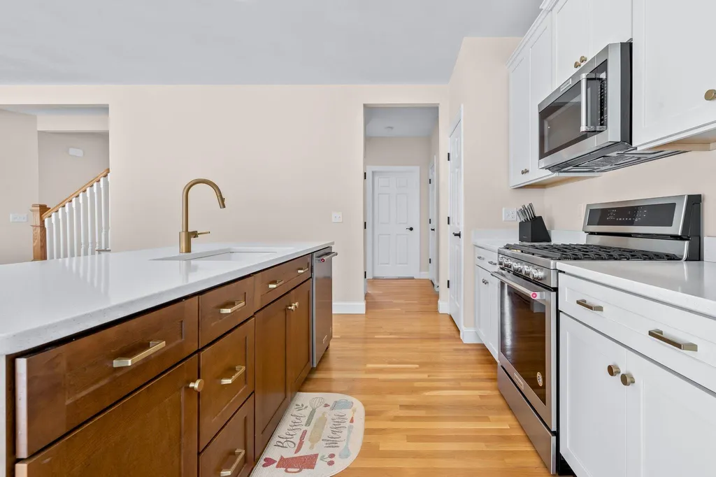 143 Brookview Drive Hooksett NH 03106