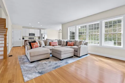 143 Brookview Drive Hooksett NH 03106