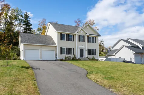 143 Brookview Drive Hooksett NH 03106
