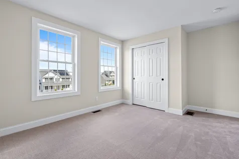 143 Brookview Drive Hooksett NH 03106
