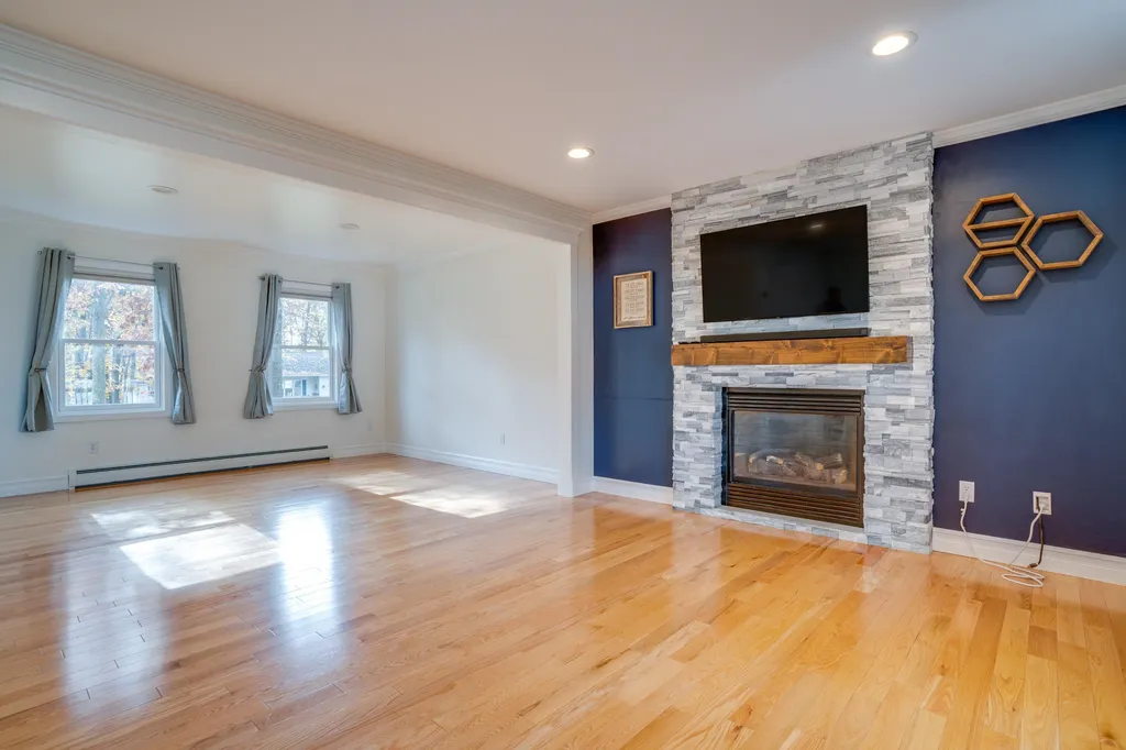 33 Hillside Circle Essex VT 05452