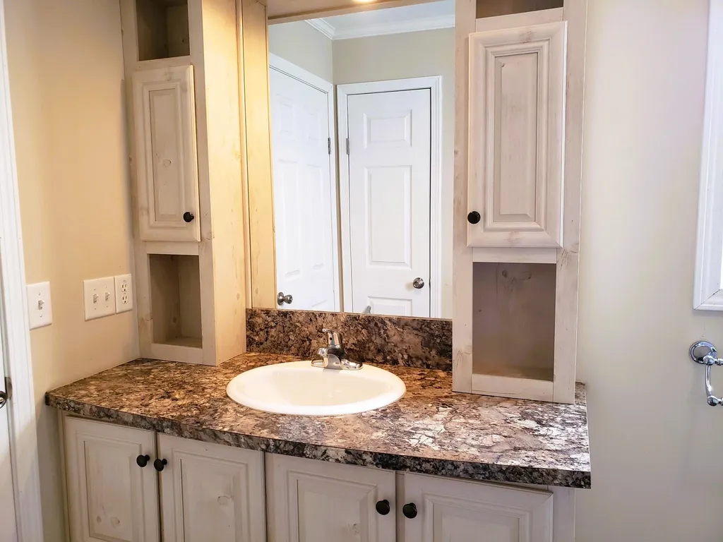 155 Thistle Way Manchester NH 03109