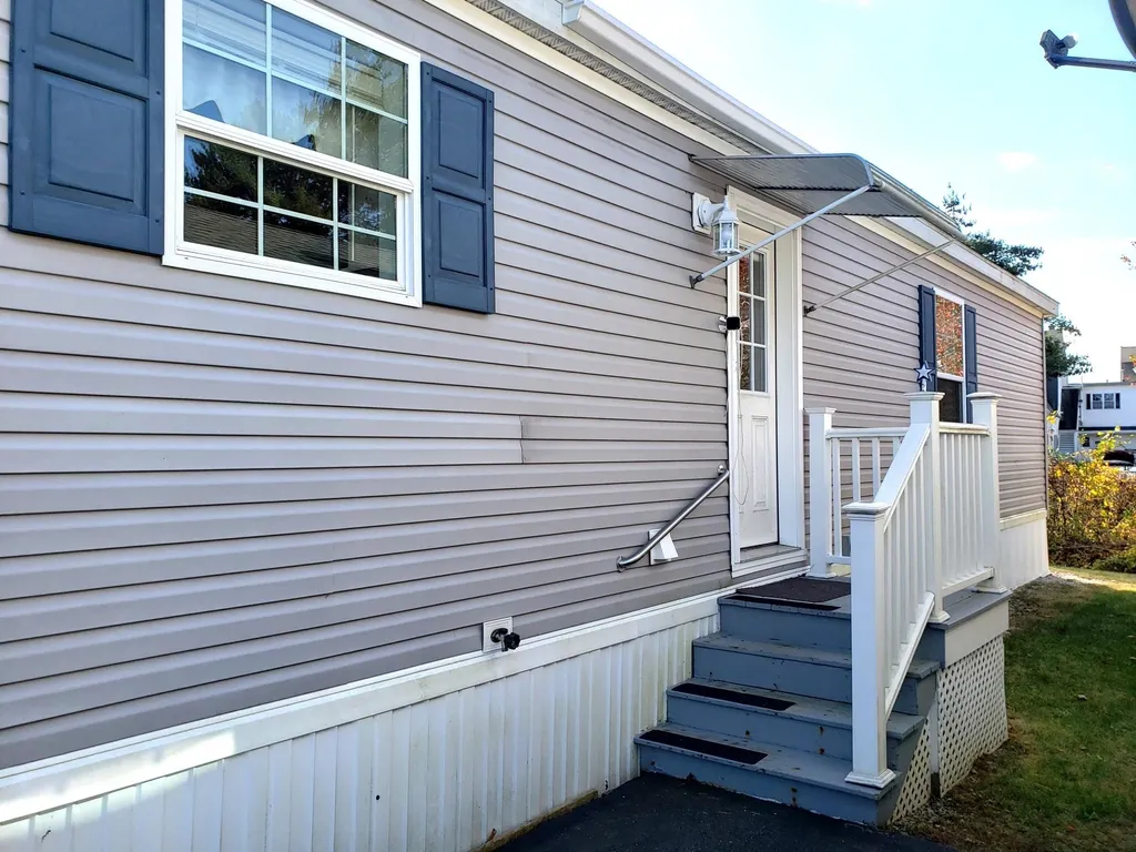 155 Thistle Way Manchester NH 03109