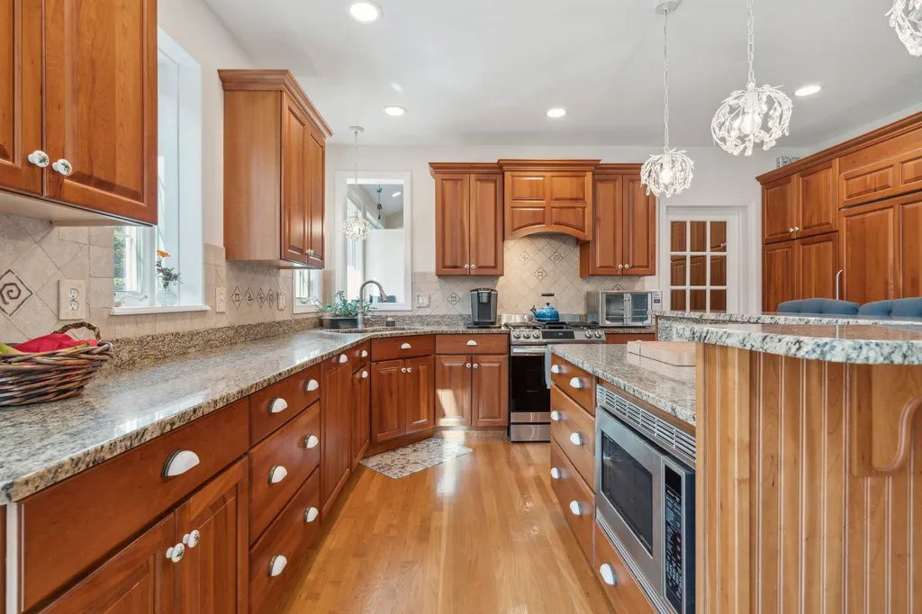 18 Millstone Terrace Bedford NH 03110