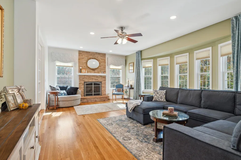 18 Millstone Terrace Bedford NH 03110