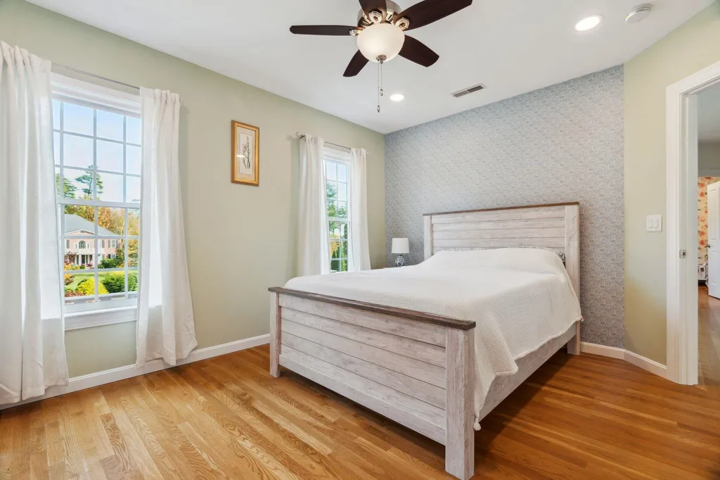 18 Millstone Terrace Bedford NH 03110