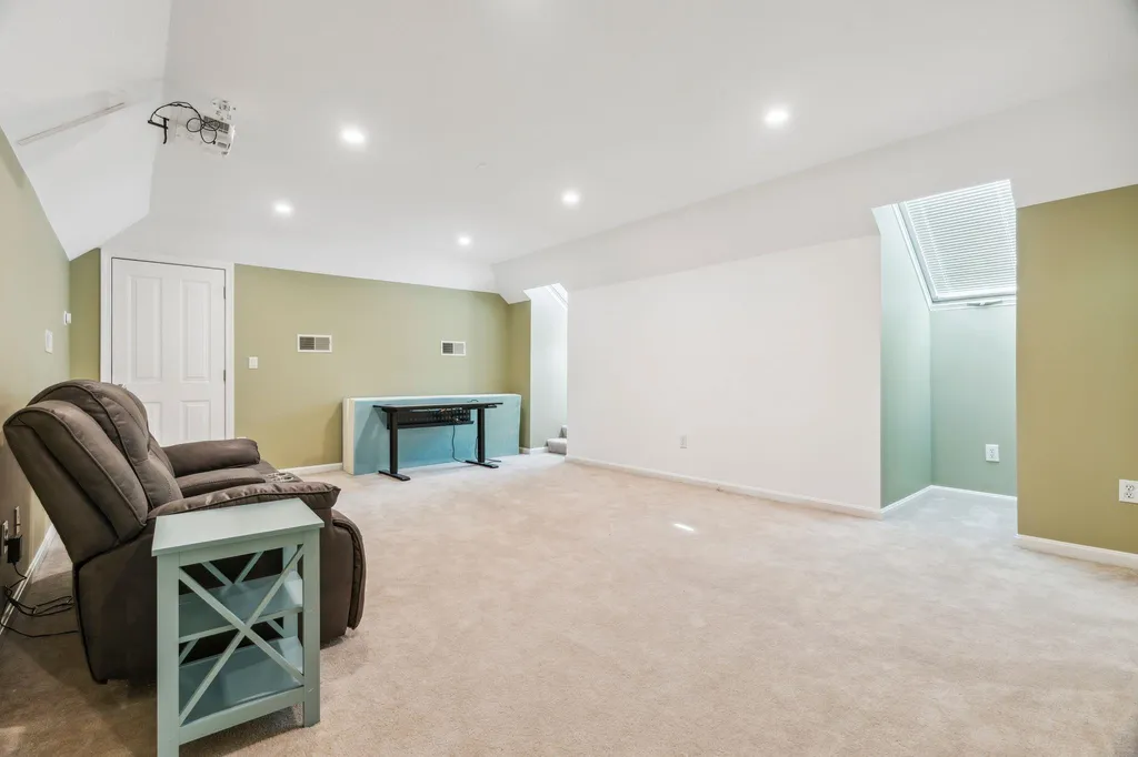 18 Millstone Terrace Bedford NH 03110