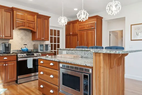 18 Millstone Terrace Bedford NH 03110