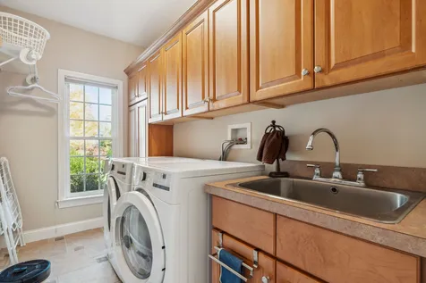 18 Millstone Terrace Bedford NH 03110