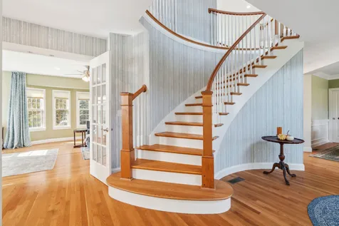 18 Millstone Terrace Bedford NH 03110