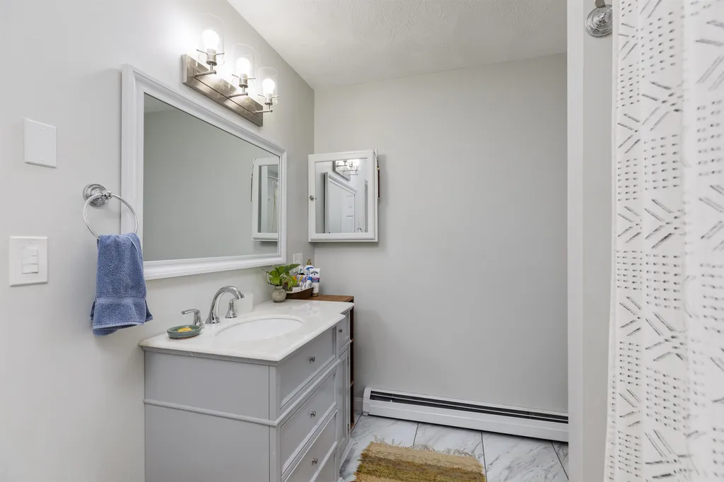 6 Oak Ridge Road Lebanon NH 03784