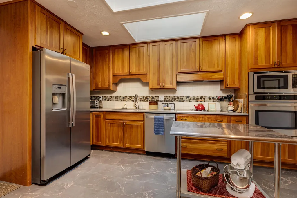 6 Oak Ridge Road Lebanon NH 03784