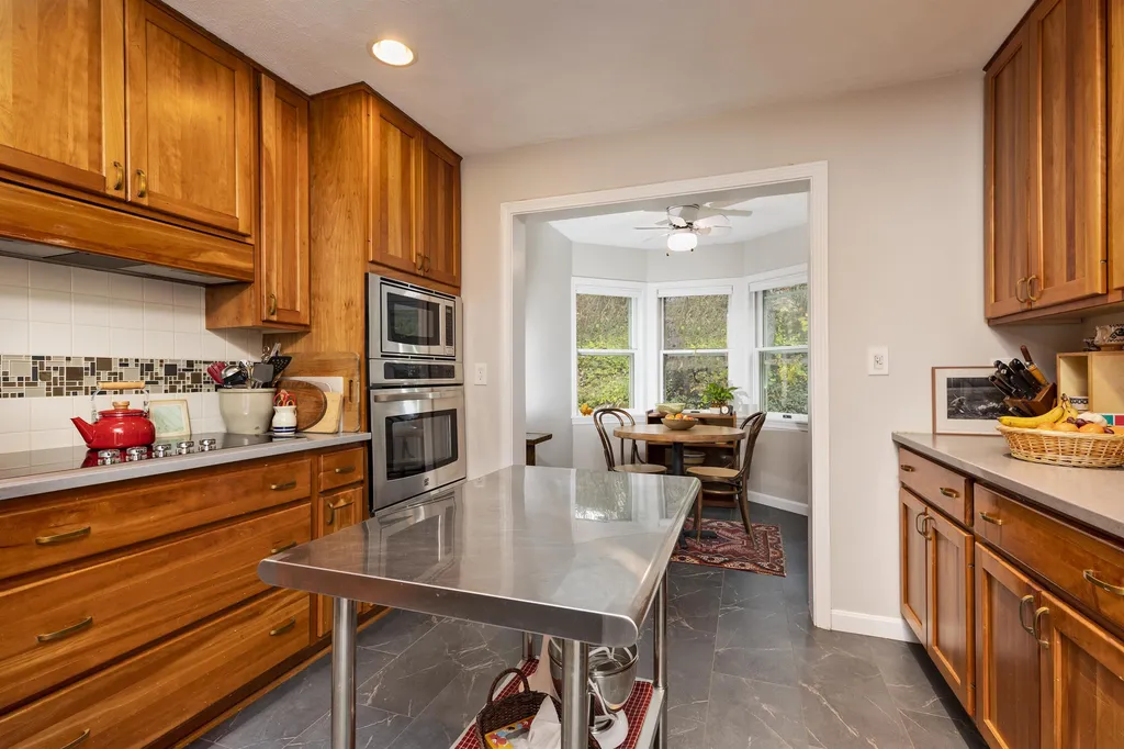 6 Oak Ridge Road Lebanon NH 03784