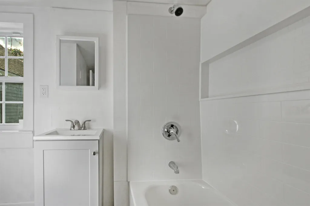 35 Ash Street Nashua NH 03060