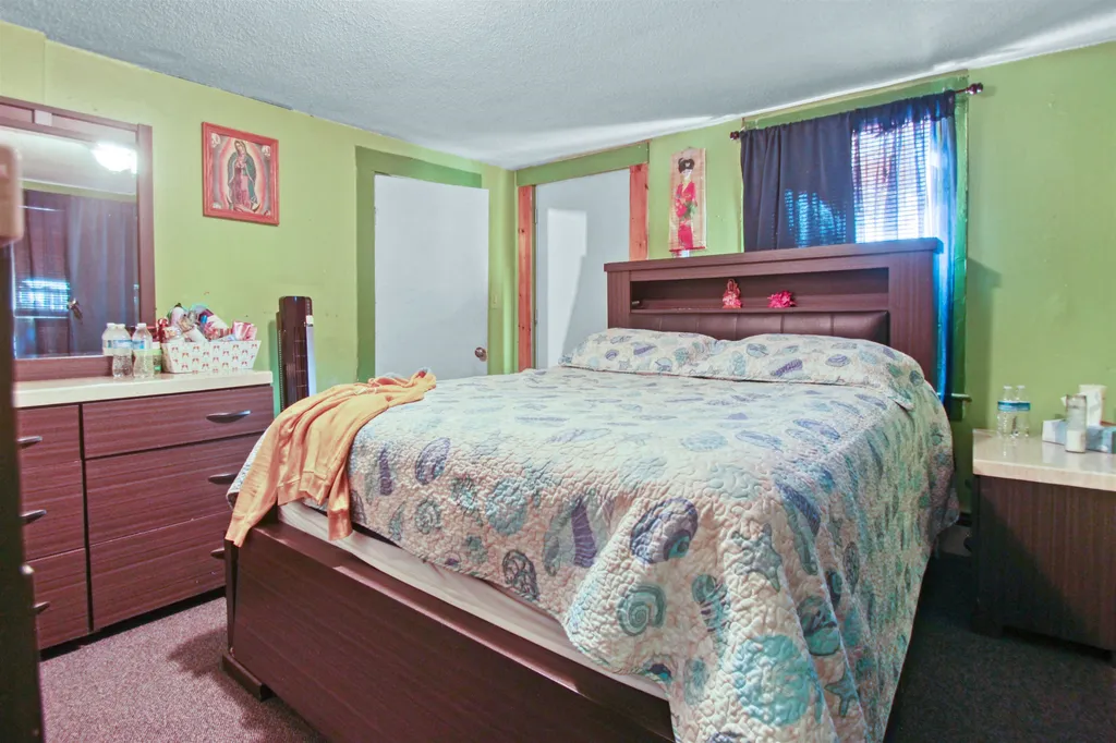 35 Ash Street Nashua NH 03060