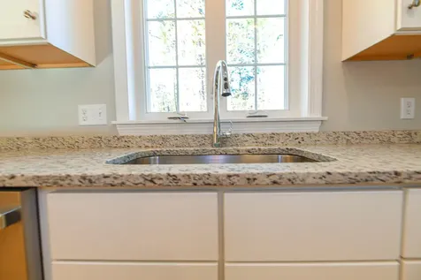 2 Delphi Way Londonderry NH 03053