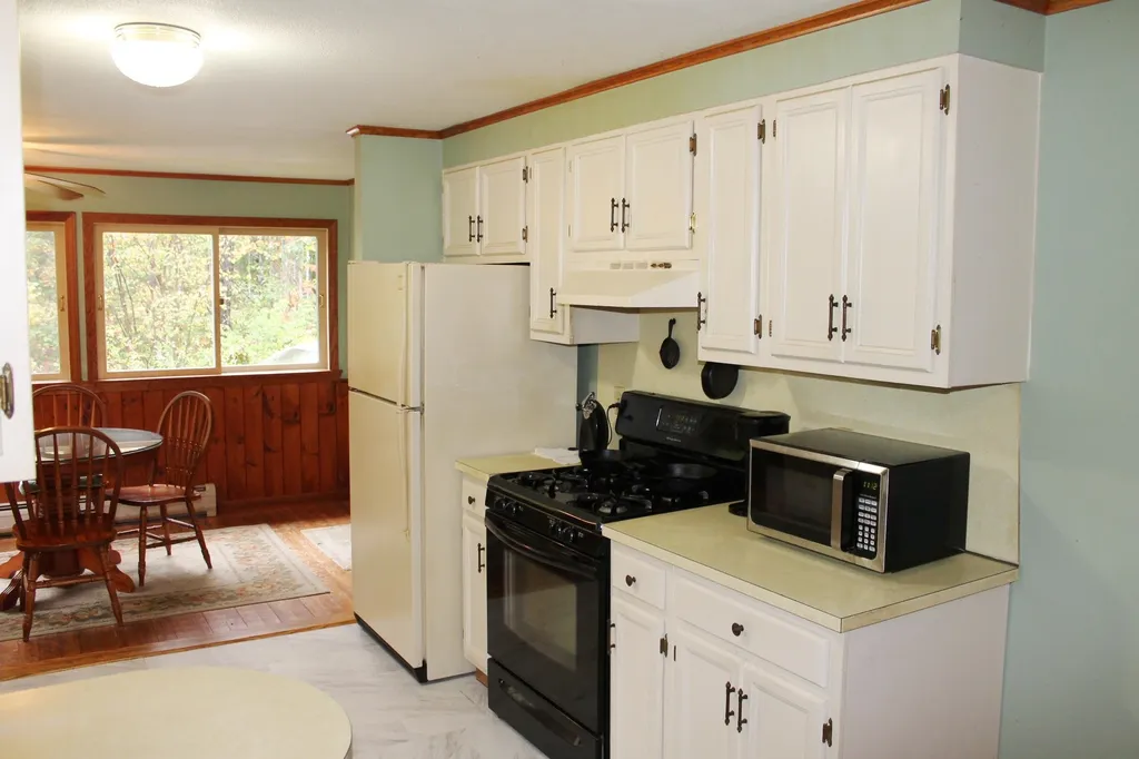 81 Saunders Hill Road New Boston NH 03070