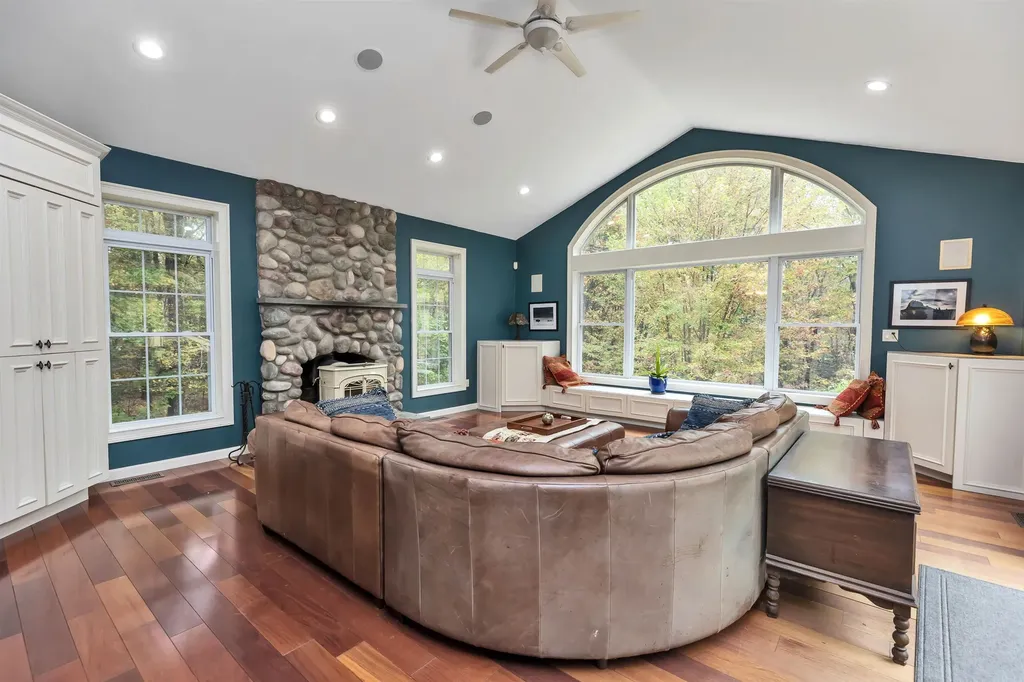 21 Pigeon Hill Road Brookline NH 03033