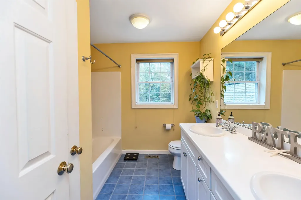 21 Pigeon Hill Road Brookline NH 03033