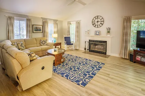 33 Quaker Lane Dover NH 03820