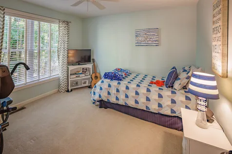 33 Quaker Lane Dover NH 03820
