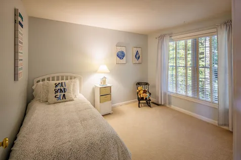 33 Quaker Lane Dover NH 03820
