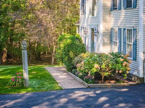 33 Quaker Lane Dover NH 03820