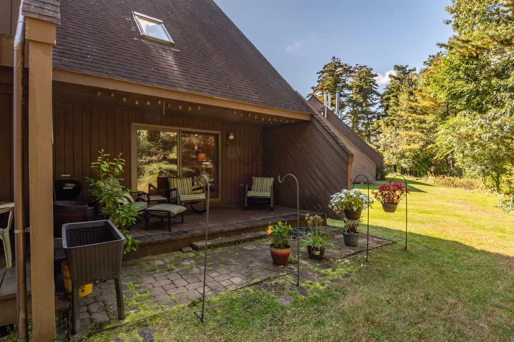 59 Spring Cove Road Nashua NH 03062