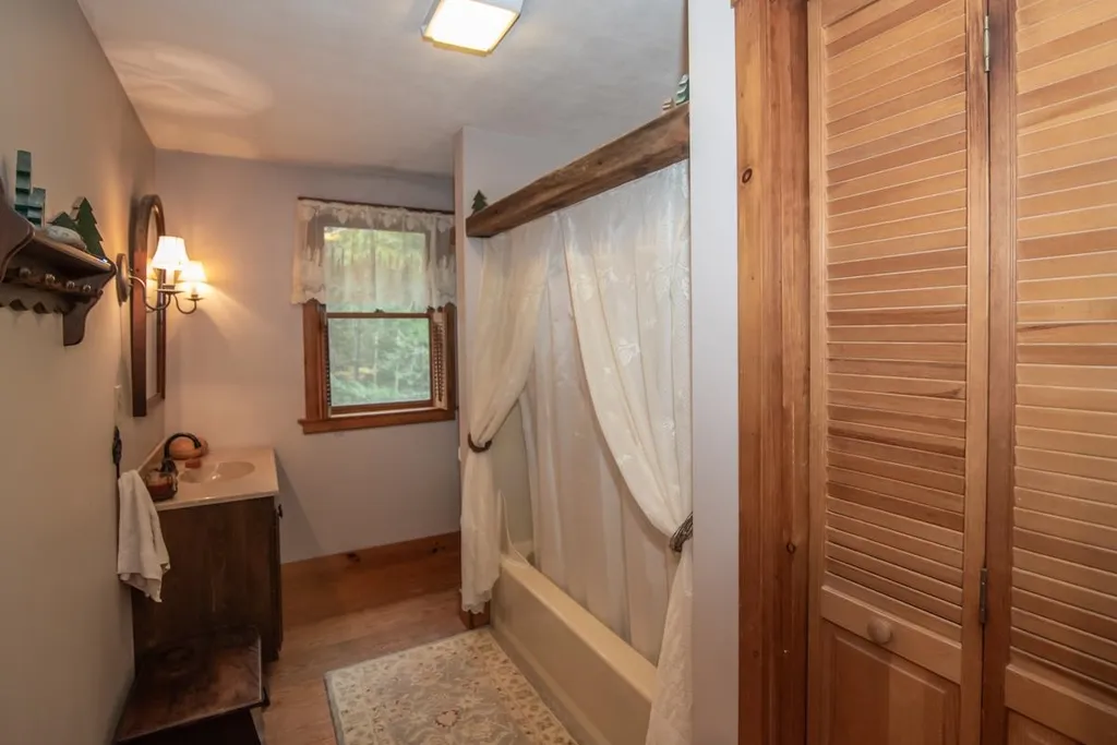 28 Jacob Lane Lee NH 03861