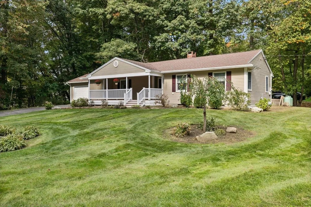 9 Glendale Road North Hampton NH 03862