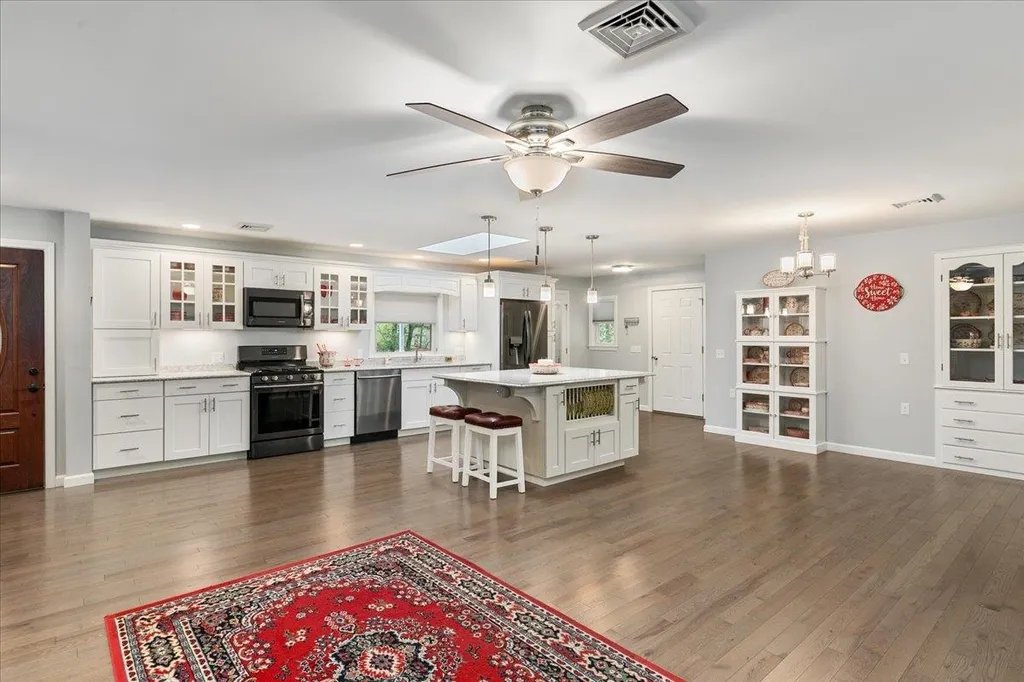 9 Glendale Road North Hampton NH 03862
