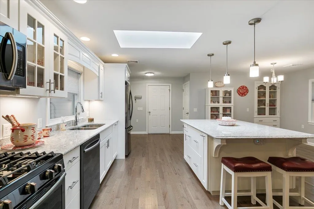 9 Glendale Road North Hampton NH 03862
