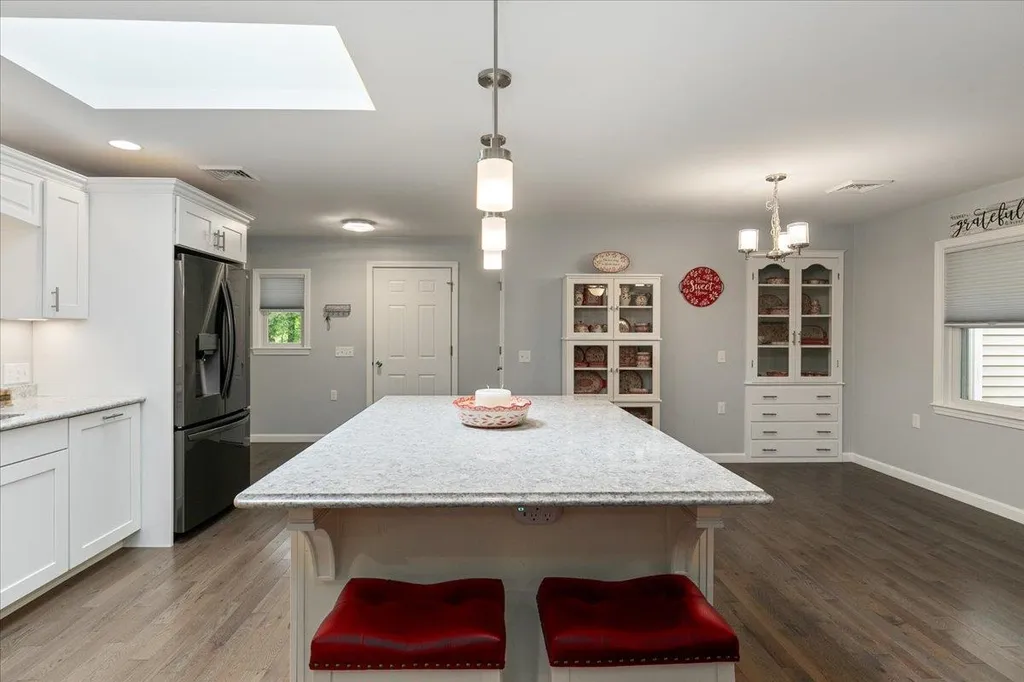9 Glendale Road North Hampton NH 03862