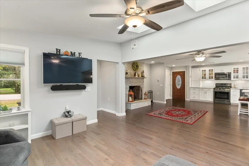 9 Glendale Road North Hampton NH 03862