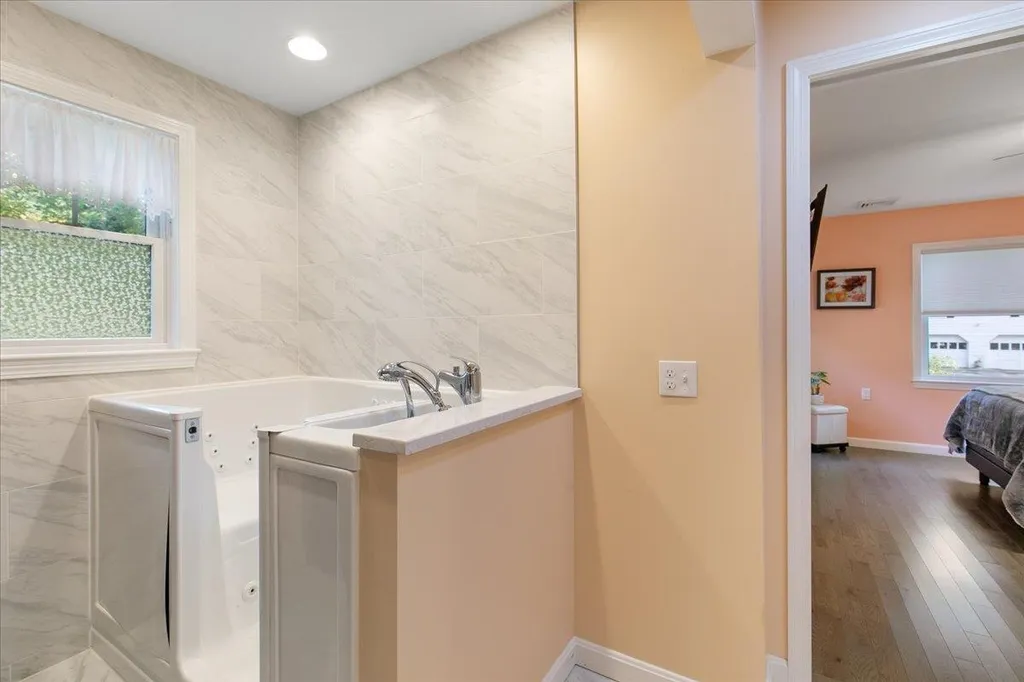 9 Glendale Road North Hampton NH 03862