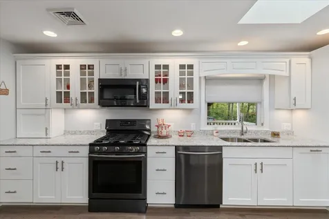 9 Glendale Road North Hampton NH 03862