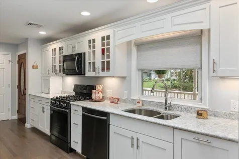 9 Glendale Road North Hampton NH 03862