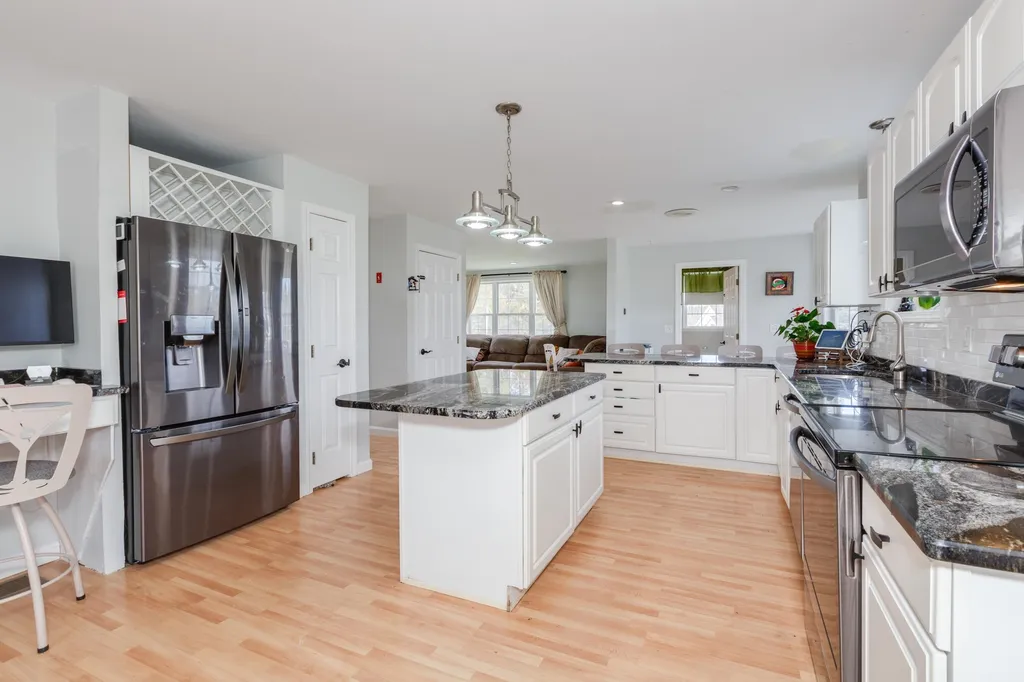 37 Currier Road Pelham NH 03076