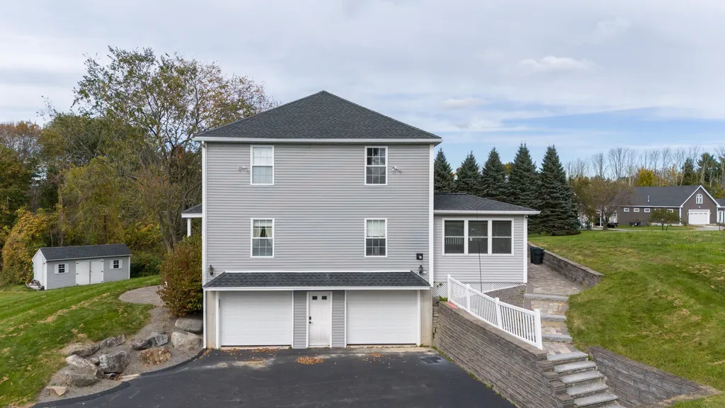 37 Currier Road Pelham NH 03076