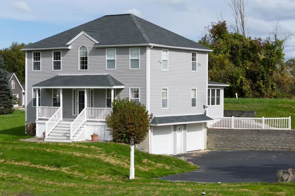 37 Currier Road Pelham NH 03076