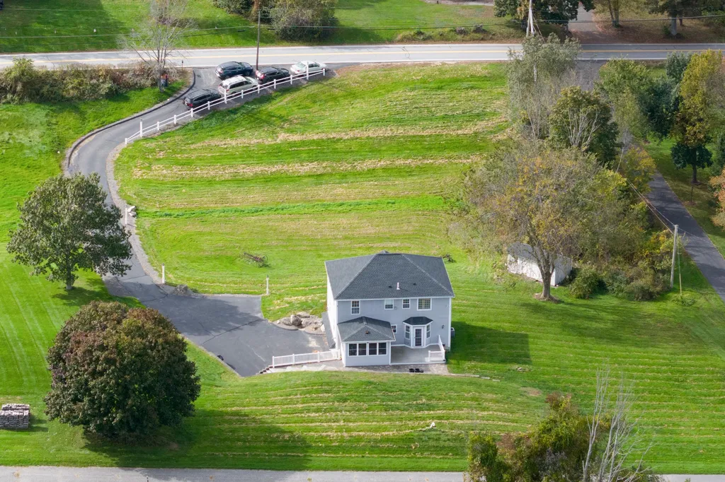 37 Currier Road Pelham NH 03076