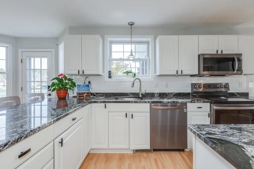37 Currier Road Pelham NH 03076