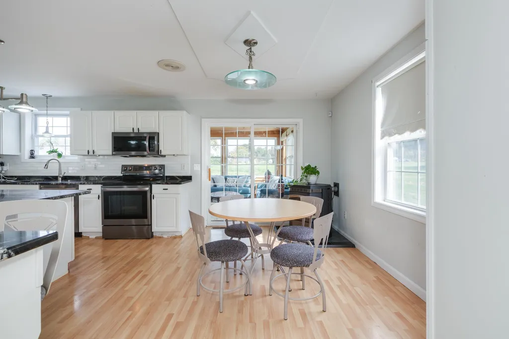 37 Currier Road Pelham NH 03076