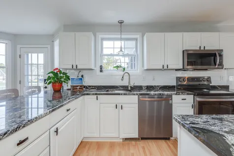 37 Currier Road Pelham NH 03076