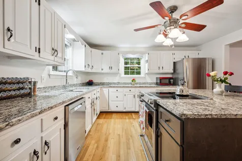 28 Pinnacle Street Hooksett NH 03106