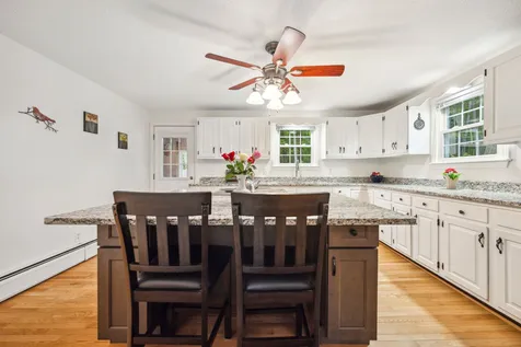 28 Pinnacle Street Hooksett NH 03106