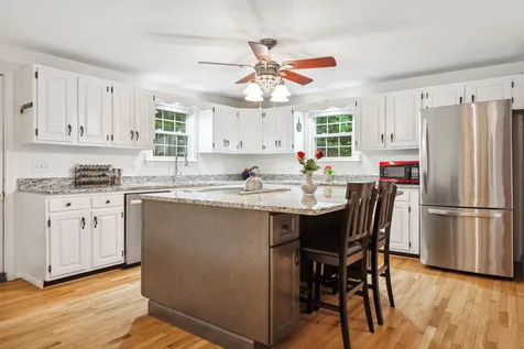 28 Pinnacle Street Hooksett NH 03106
